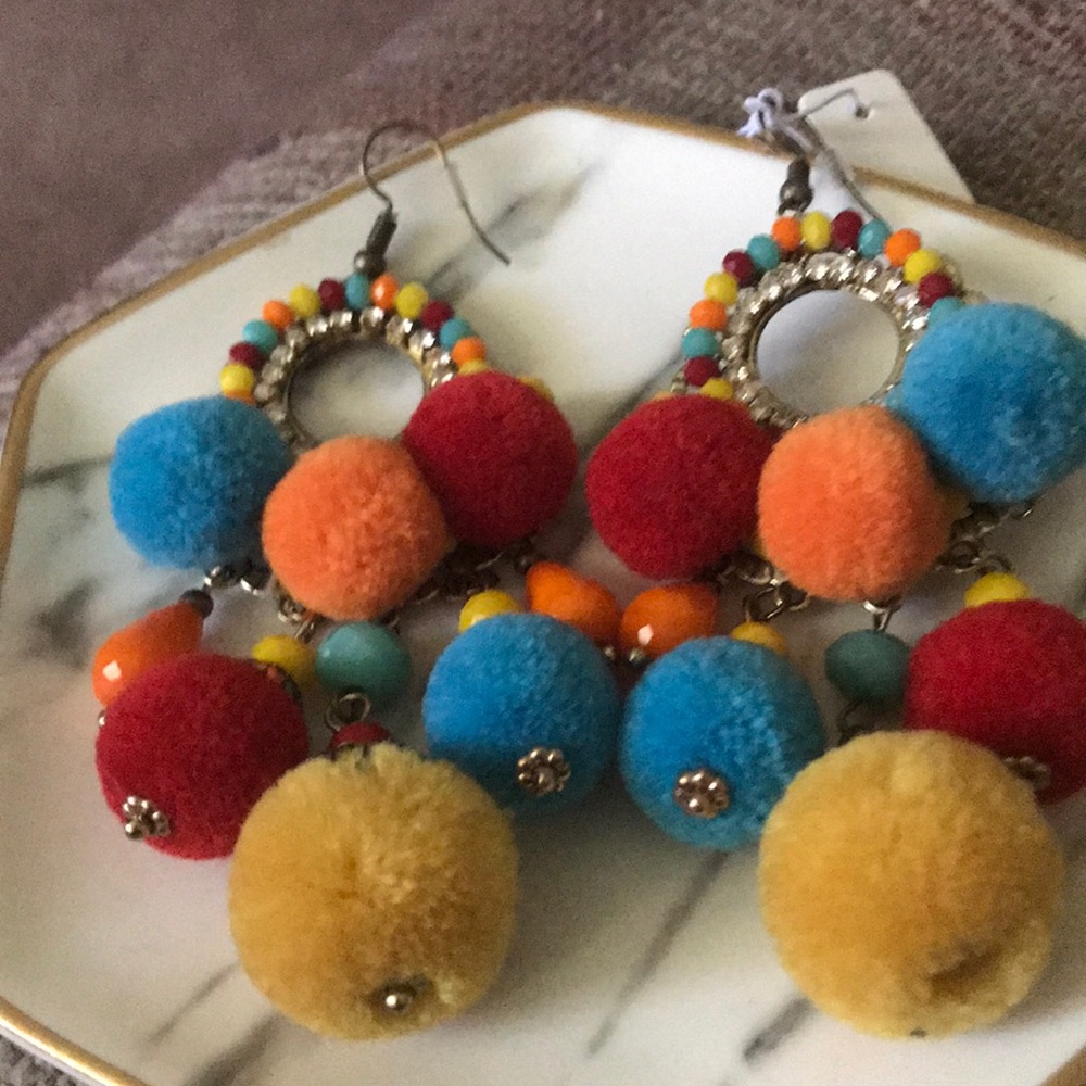 Wow look how fun these earrings are brand new